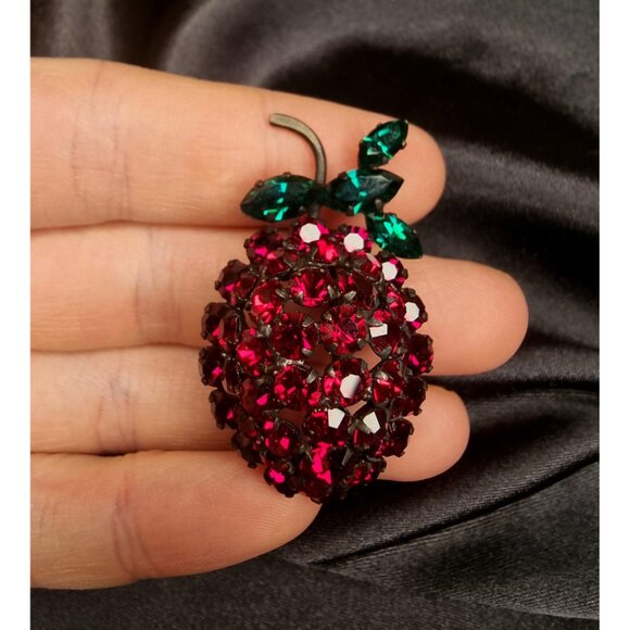 Vintage Made in Austria Red Strawberry Fruits Crystals Jewelry Set - Picture 4 of 5